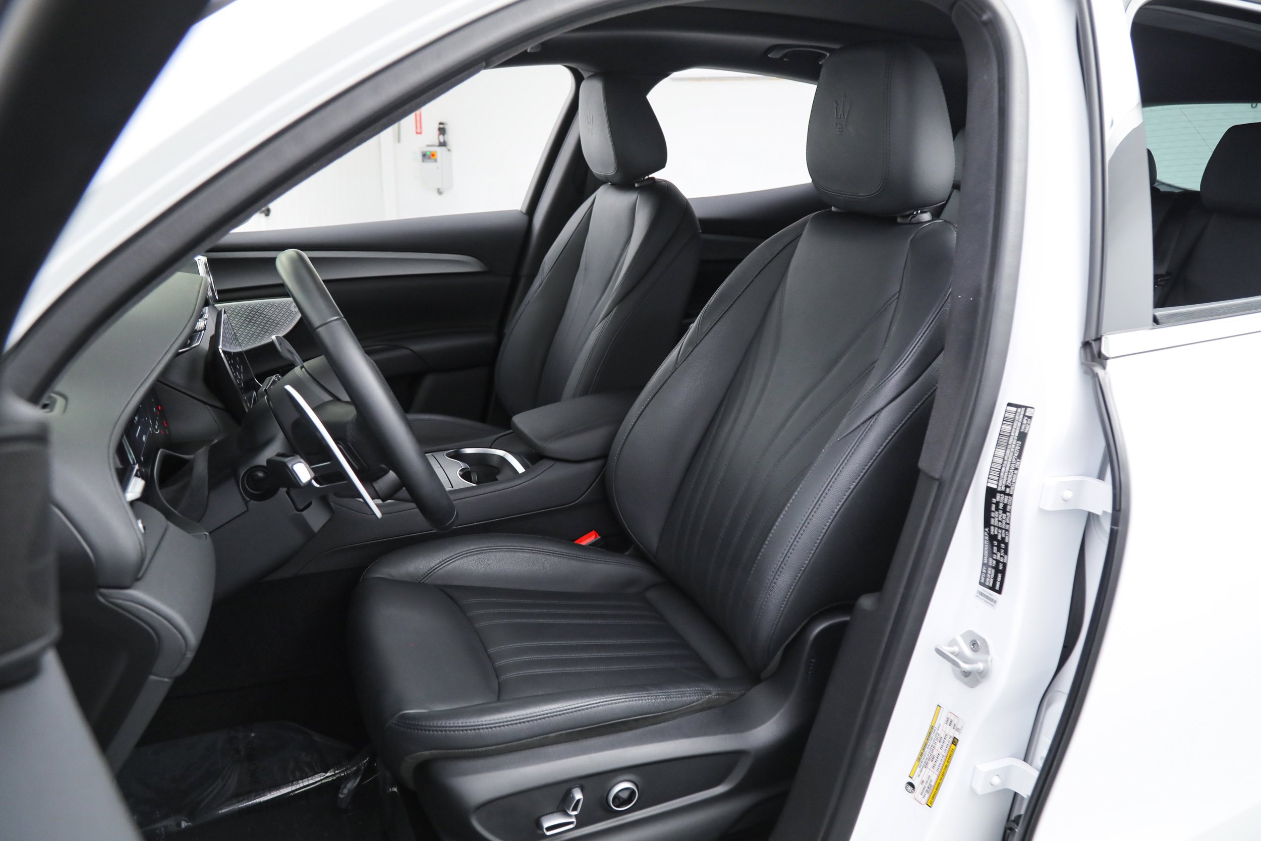 Used 2023 White Maserati GT image 17