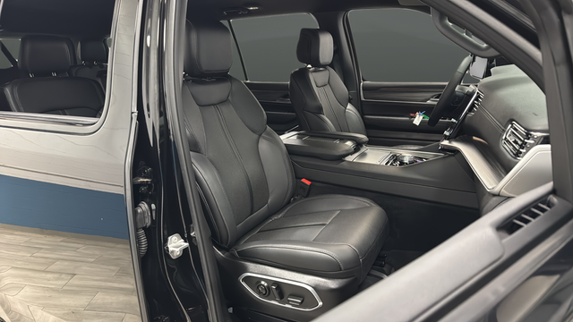 Used 2024 Diamond Black Crystal Pearlcoat Jeep Series II image 22