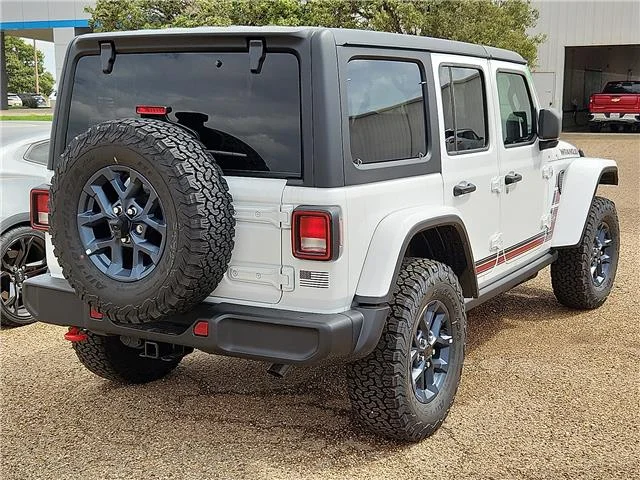 New 2026 PW7 Bright Whit Jeep 4-DOOR AMERICA250 image 3