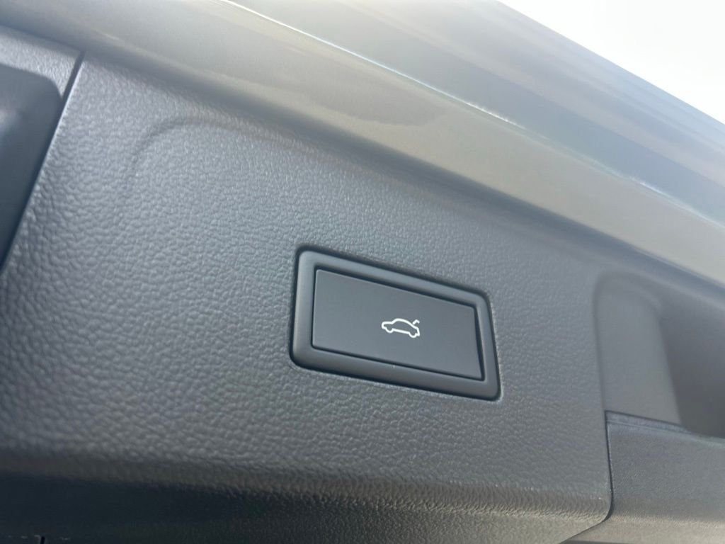 New 2026 Green Volkswagen 2.0T SE w/Technology image 42