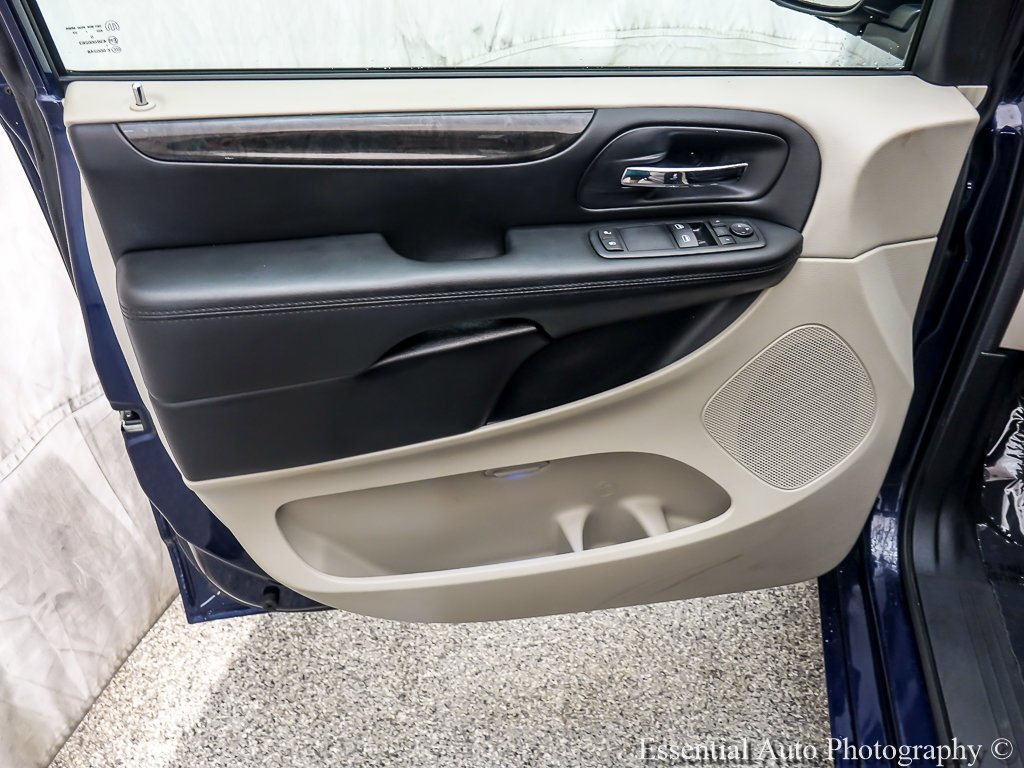 Used 2017 Blue Pearl Dodge SE image 18