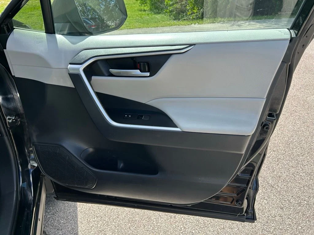 Certified Used 2019 Midnight Black Metallic Toyota XLE Premium image 41
