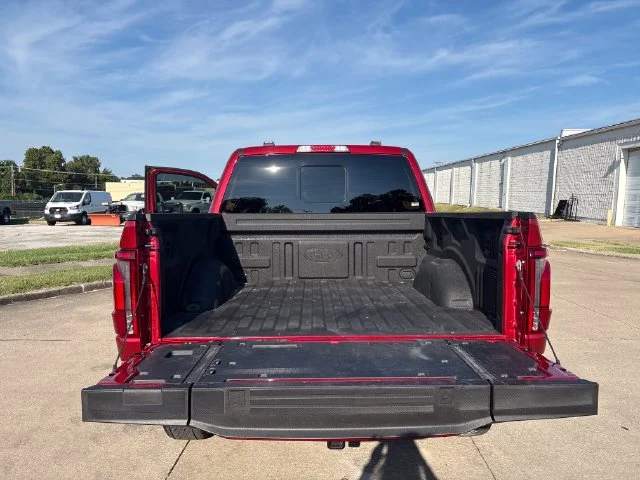 Used 2025  Ford King Ranch image 24