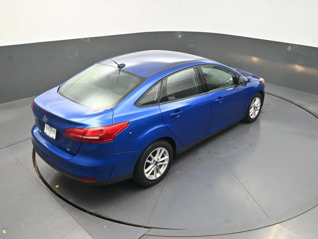 Used 2018 Blue Ford SE image 21
