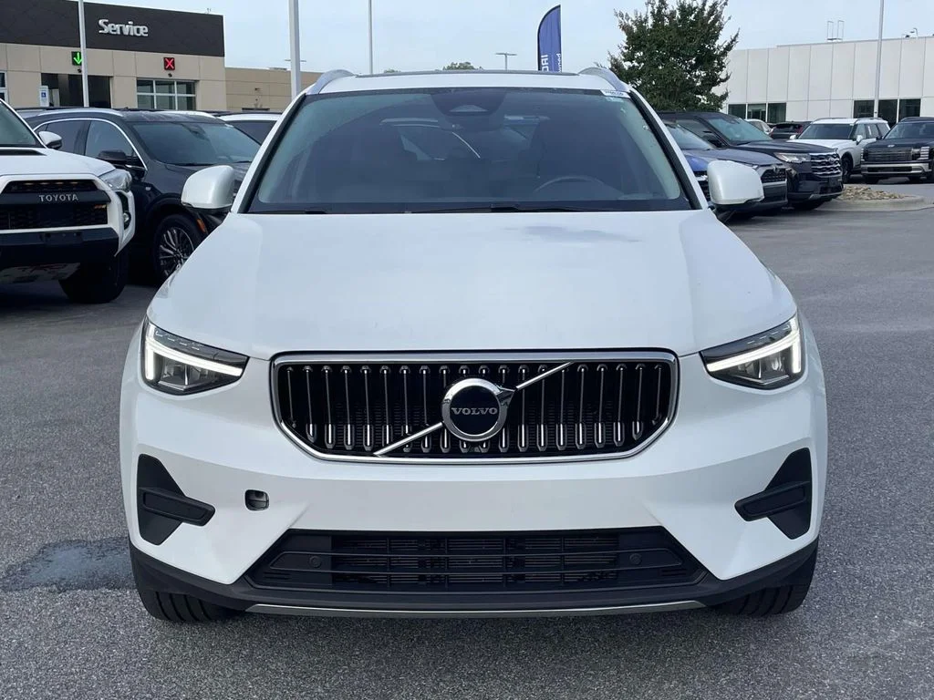 Certified Used 2025 Crystal White Volvo Core image 23
