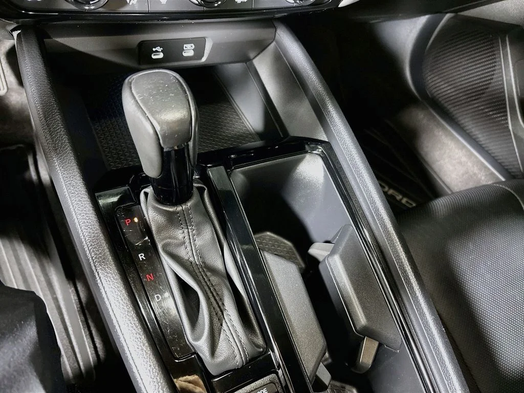 Used 2024 White Honda EX-L image 17