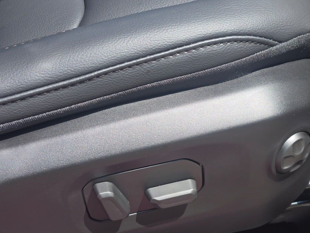 New 2026 Tuscadero Pearl-Coat Exterior Paint Jeep Sahara image 6