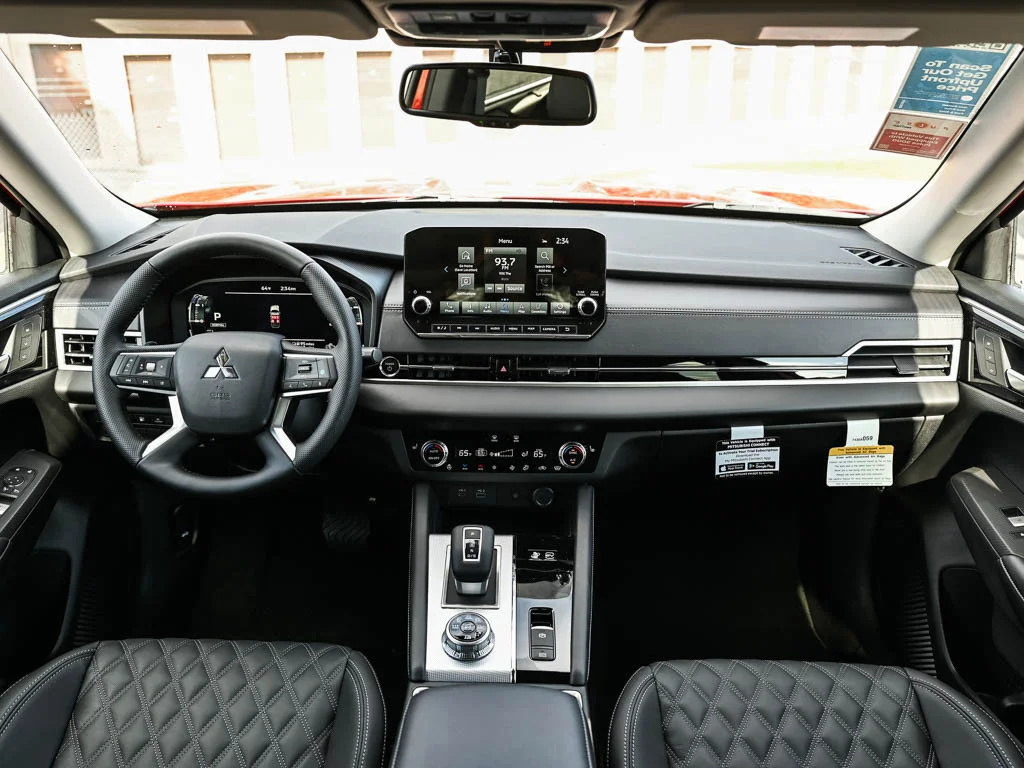 2025 Mitsubishi Outlander Plug-in Hybrid SEL - Photo 13