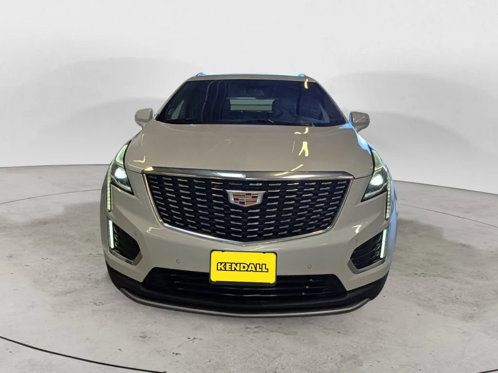 Used 2025 Crystal White Tricoat Cadillac Premium Luxury image 3