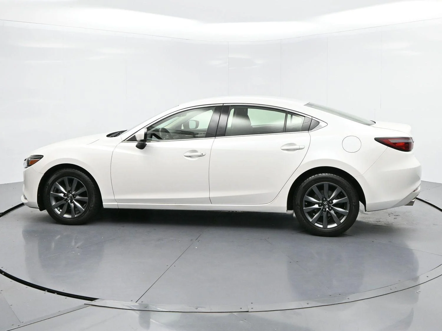 Used 2018 Snowflake White Pearl Mica Mazda Sport image 5
