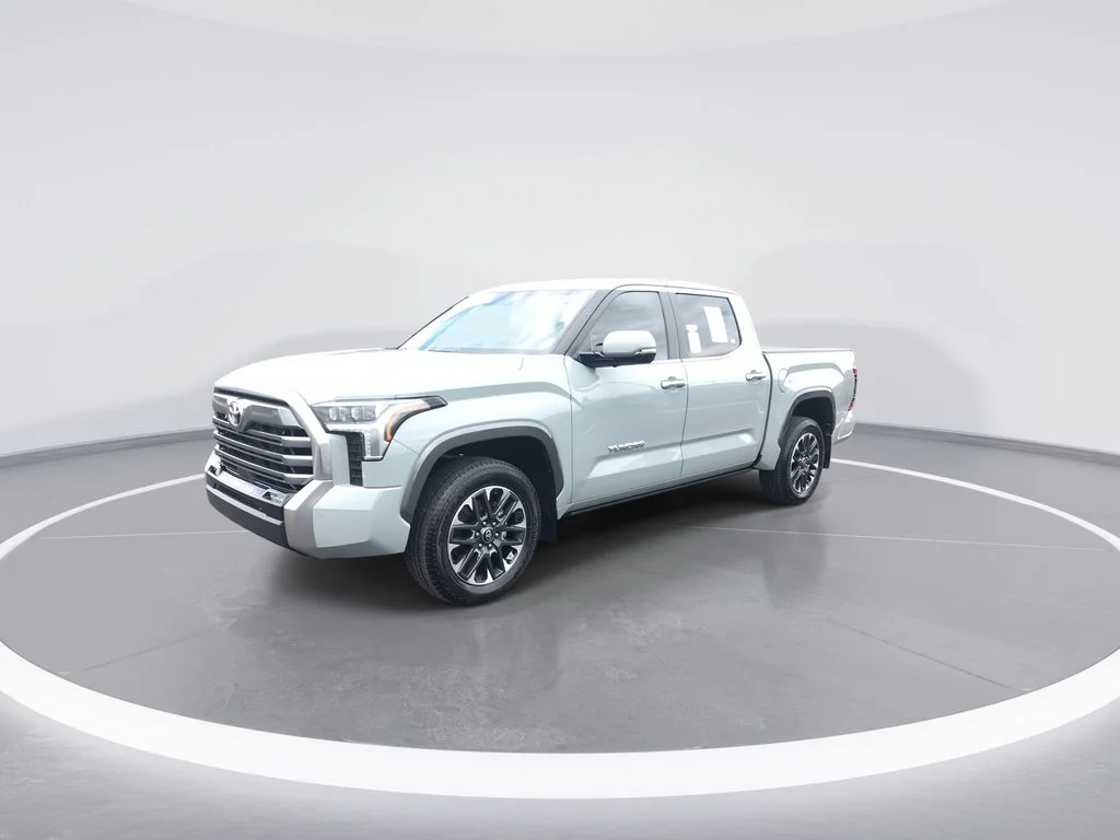 Used 2025  Toyota Limited image 4