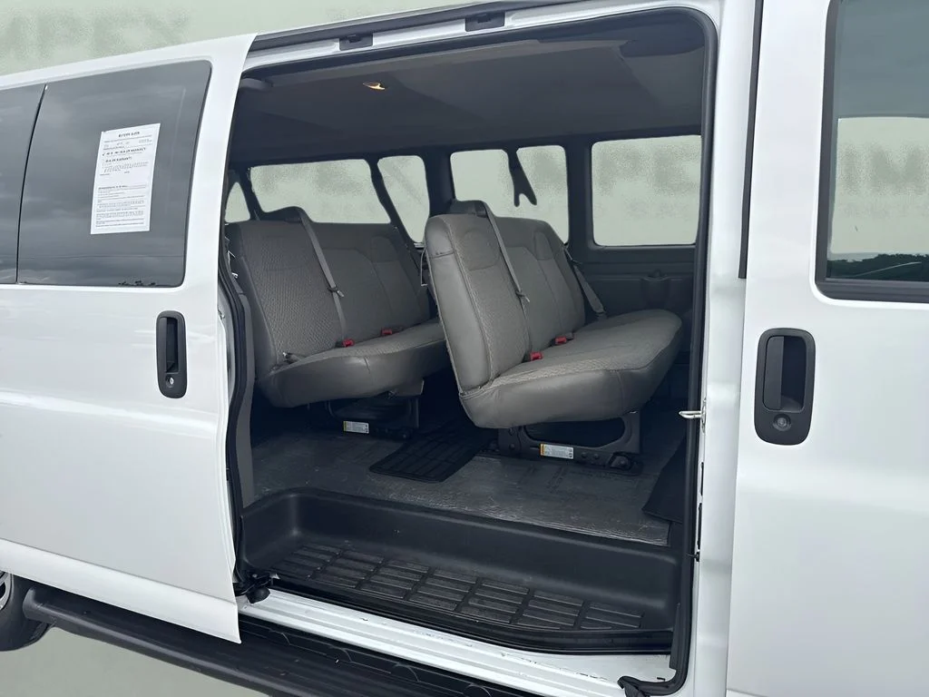 Used 2025 White Chevrolet LT image 23