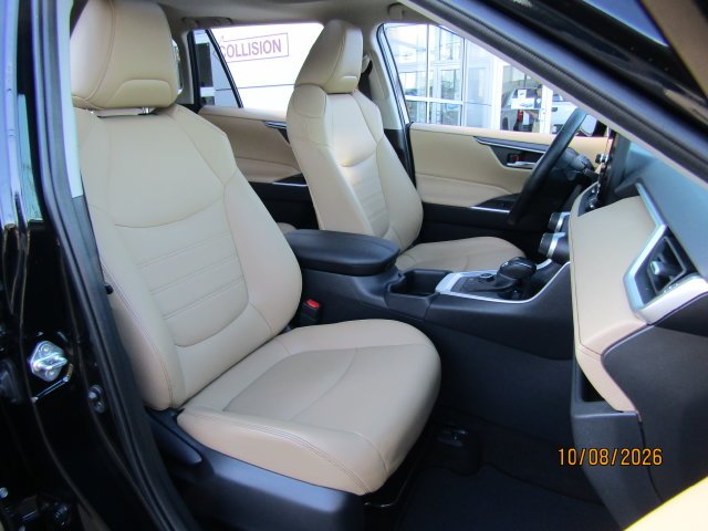 Used 2025 Midnight Black Metallic Toyota XLE Premium image 30