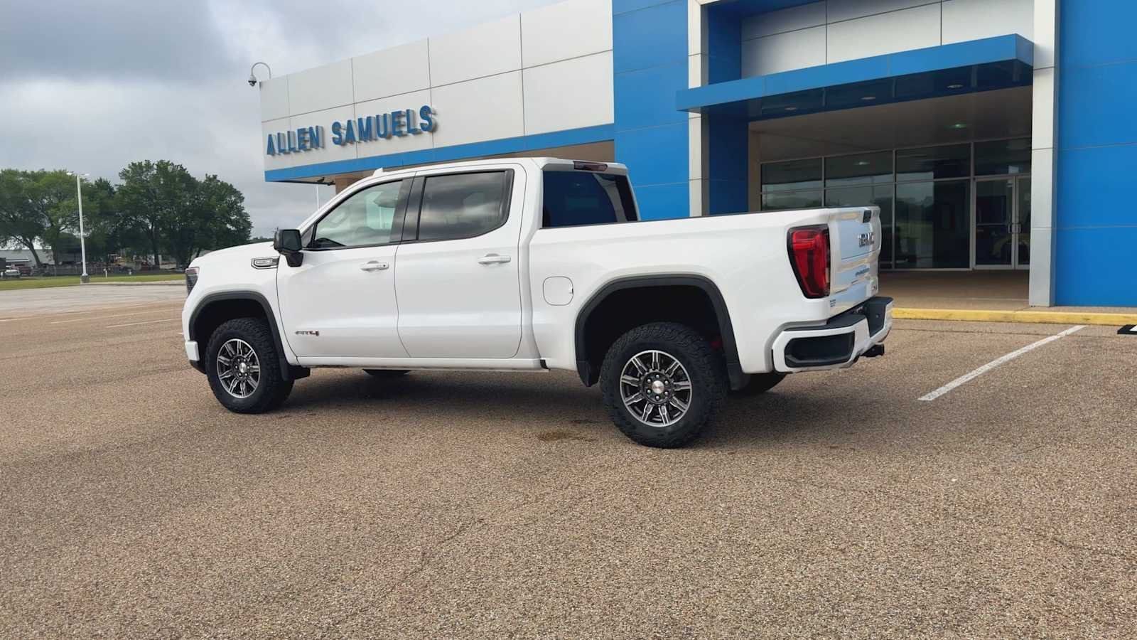 Used 2025 Summit White GMC AT4 image 6