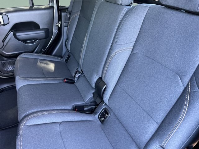 New 2026 Granite Crystal Metallic Clearcoat Jeep Sport S image 13