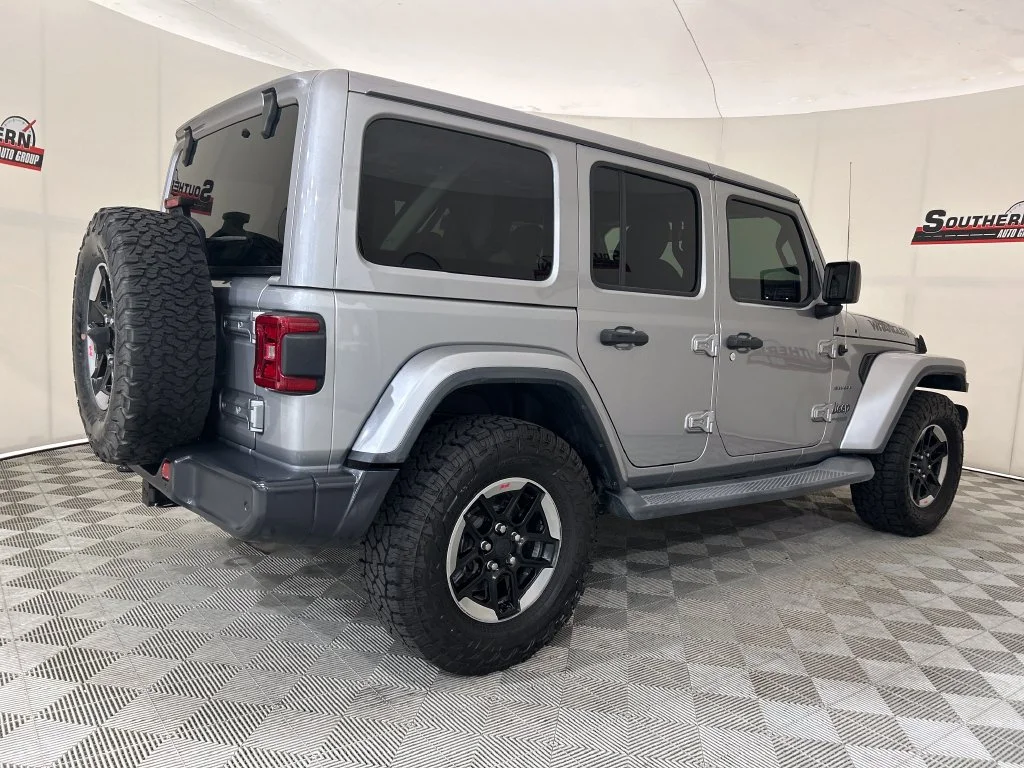 Used 2018 Silver Jeep Unlimited Sahara image 5