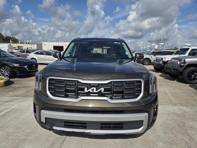 Used 2025 Dark Moss Kia S image 8