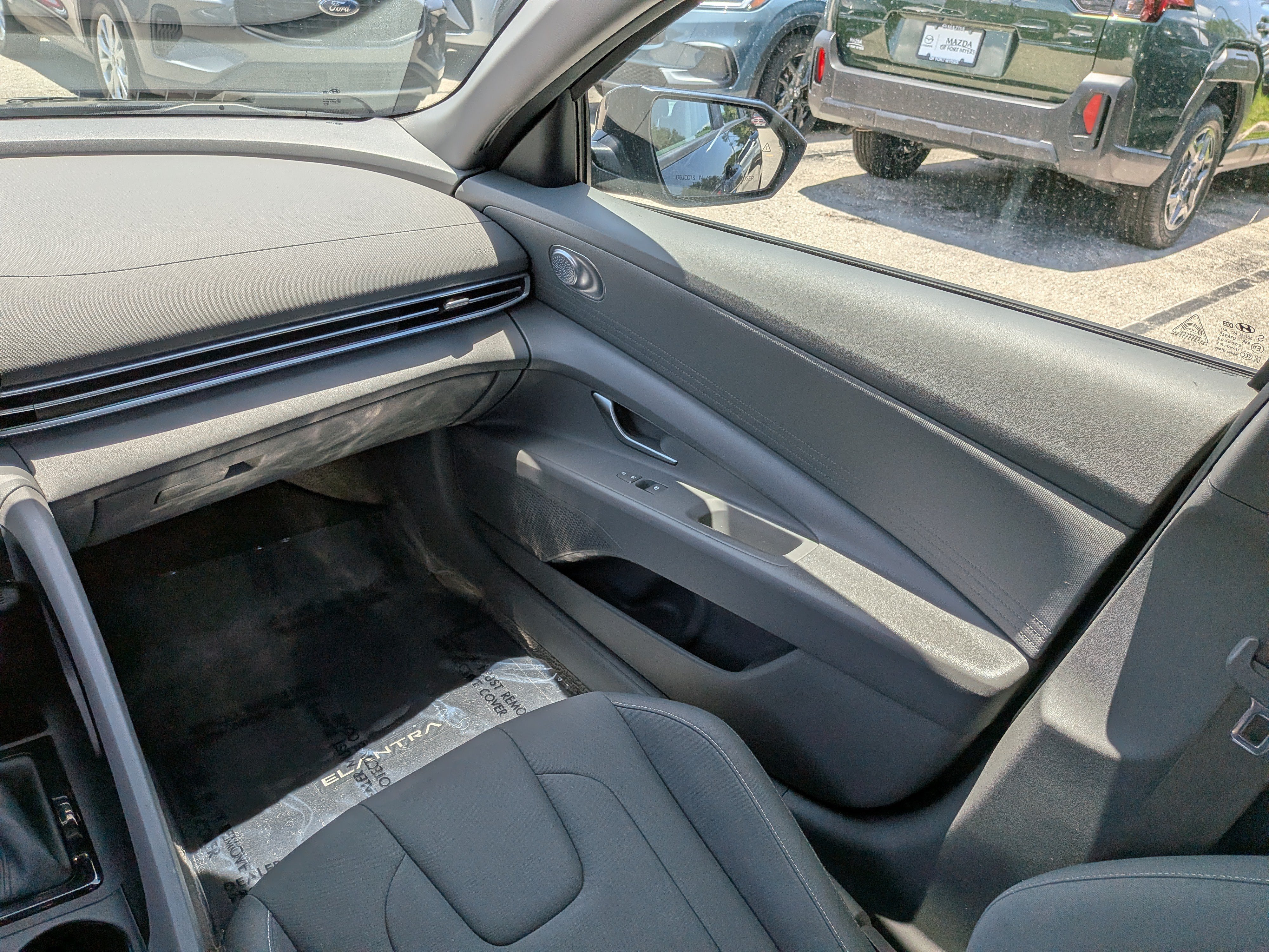 2024 Hyundai Elantra SEL - Photo 17