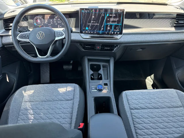 New 2026 Platinum Gray Metallic Volkswagen S image 25