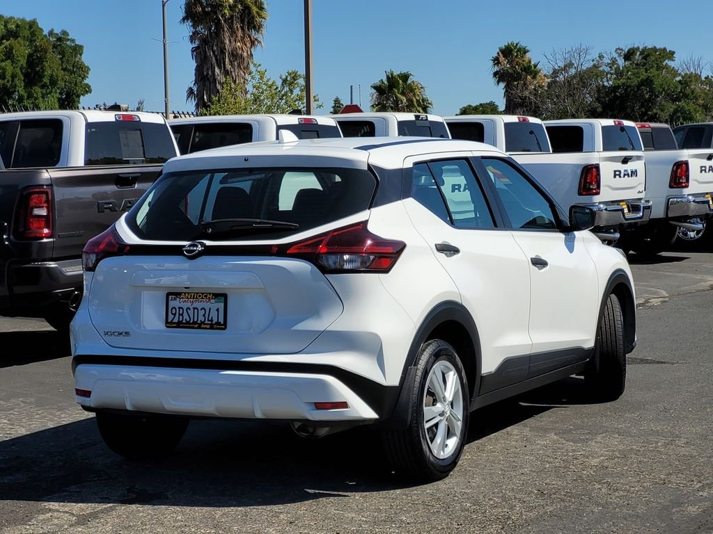 Used 2022 White Nissan S image 4