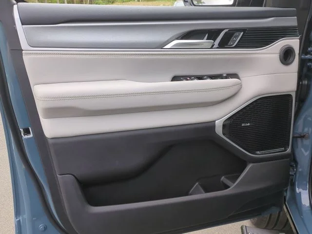 New 2026 Steel Blue Exterior Paint Jeep Limited Reserve image 30