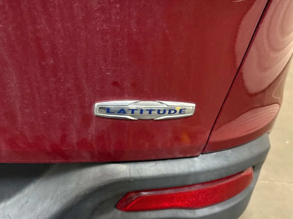 Used 2015 Red Jeep Latitude image 5