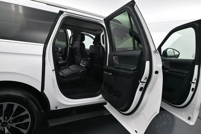 Used 2025 White Ford Platinum image 12