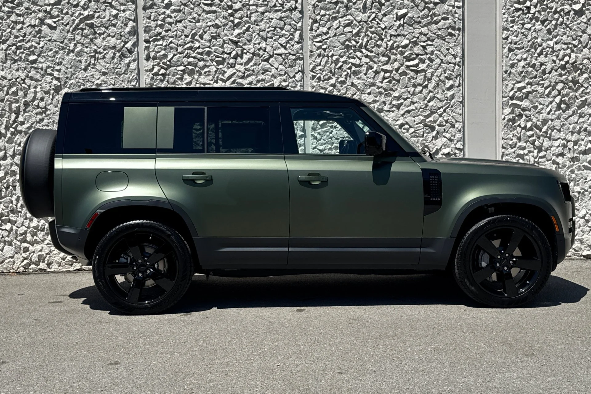 New 2026 Woolstone Green Land Rover S image 8