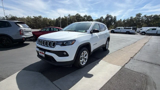 Used 2025 White Jeep Latitude image 1