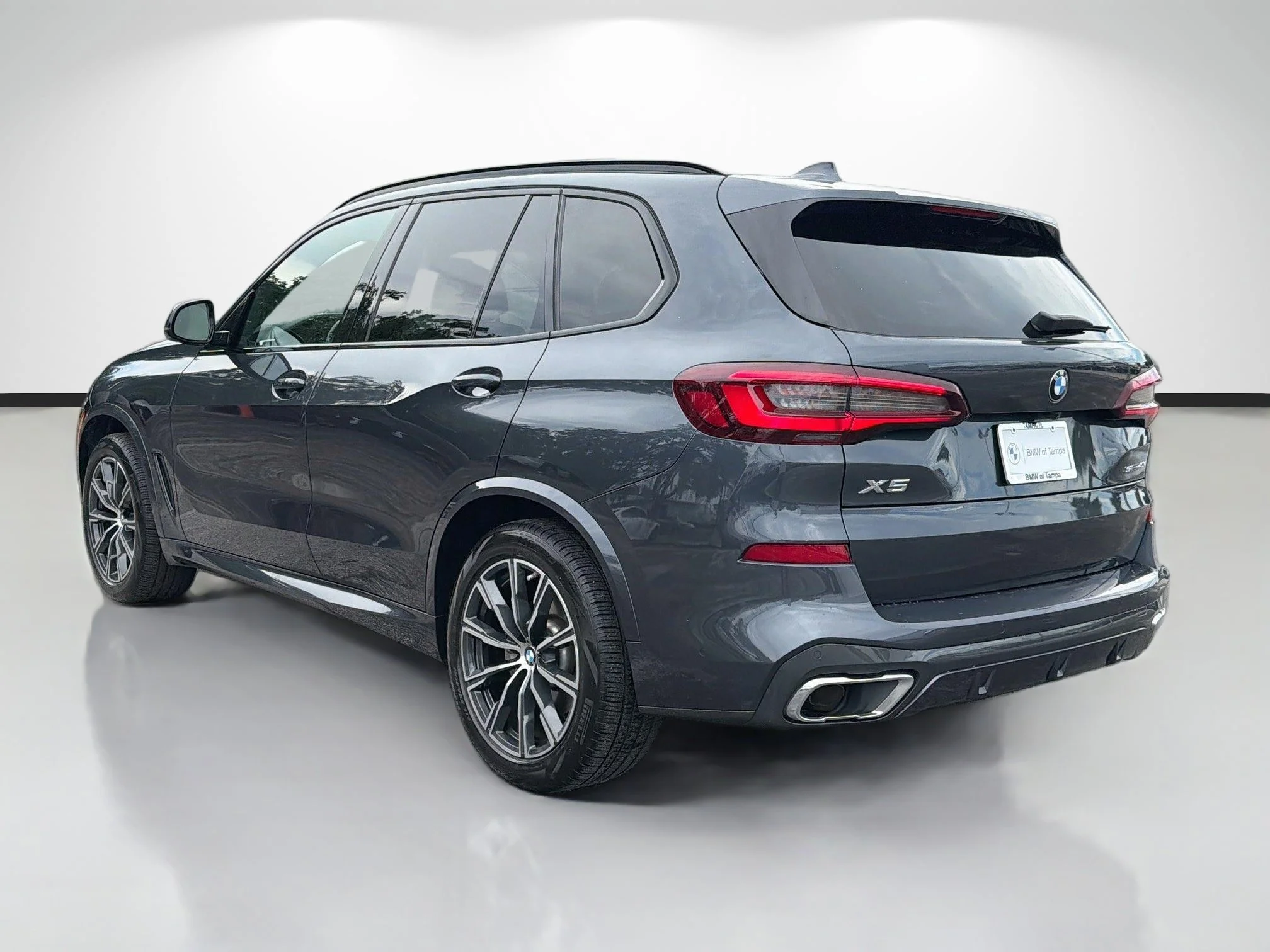 Used 2022 Arctic Grey Metallic BMW sDrive40i image 5