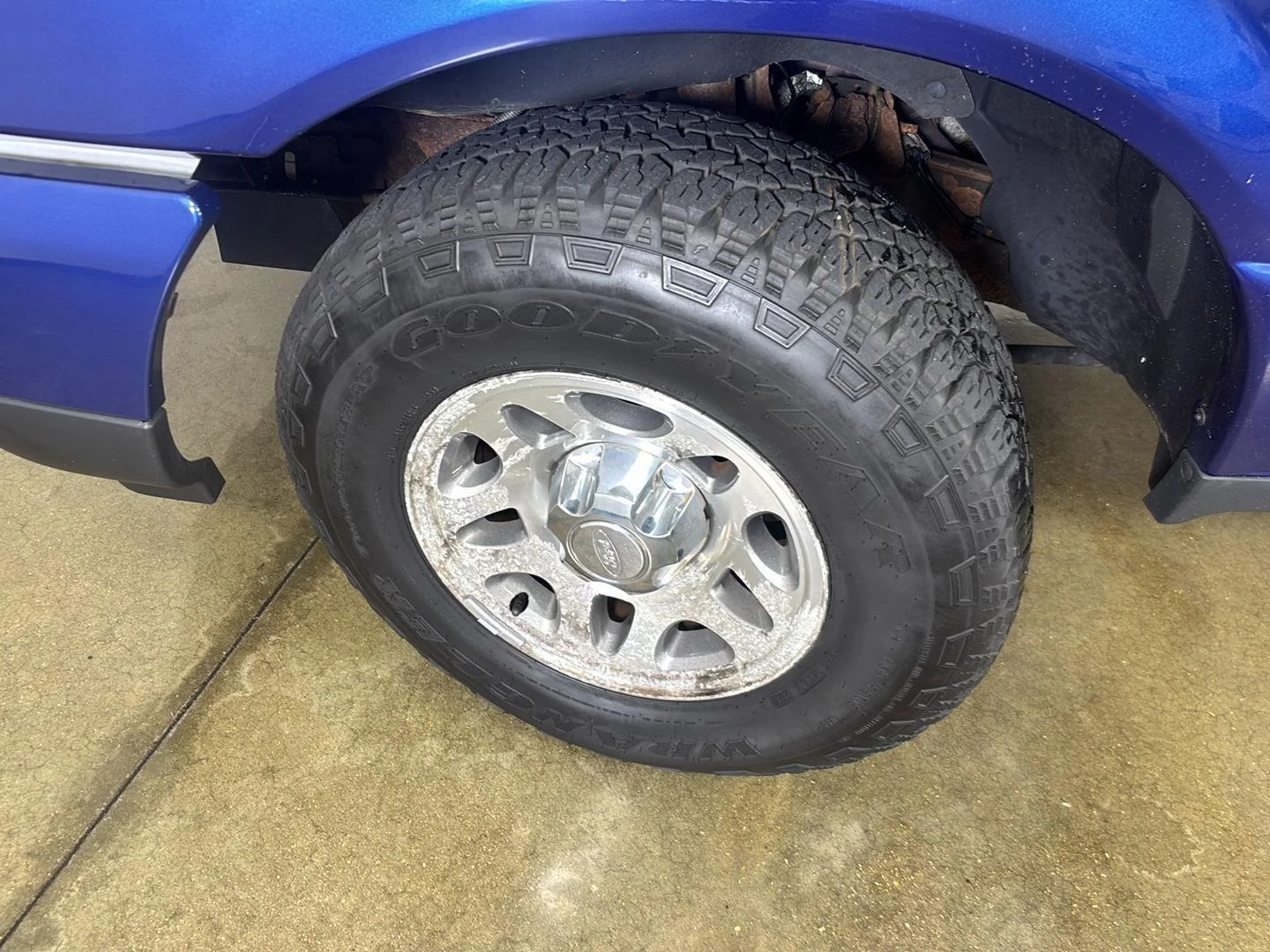 Used 2011 Vista Blue Metallic Ford XLT image 5