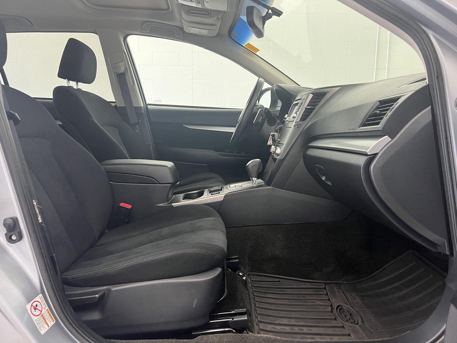 Used 2014 Ice Silver Metallic Subaru 2.5i Premium image 29