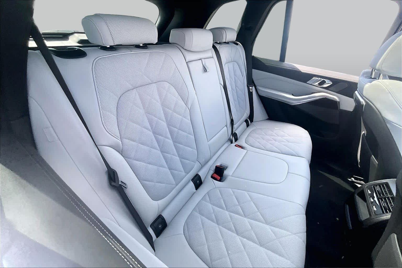 Used 2026 Skyscraper Grey Metallic BMW xDrive50e image 18