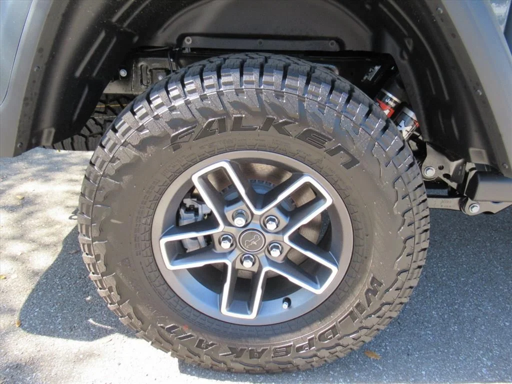 New 2026 Anvil Clear-Coat Exterior Paint Jeep Mojave image 6