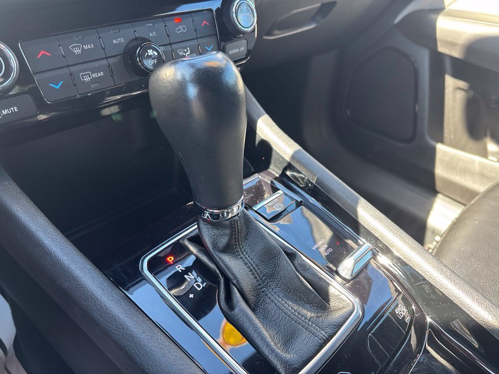 Used 2024 Gray Jeep Limited image 27