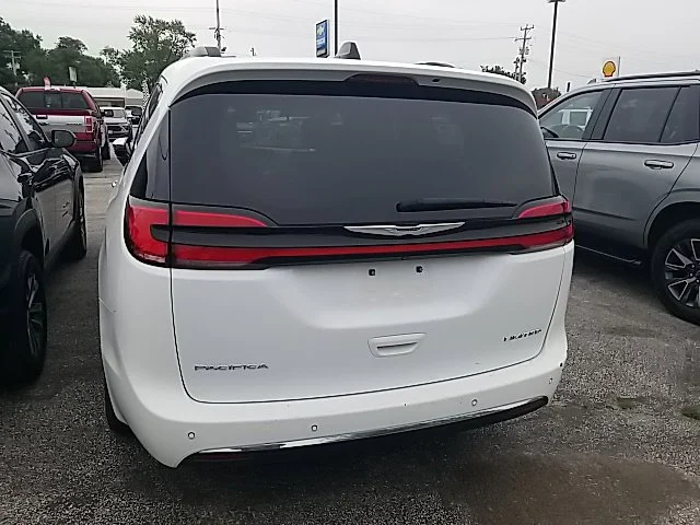 Used 2023 White Chrysler Limited image 16