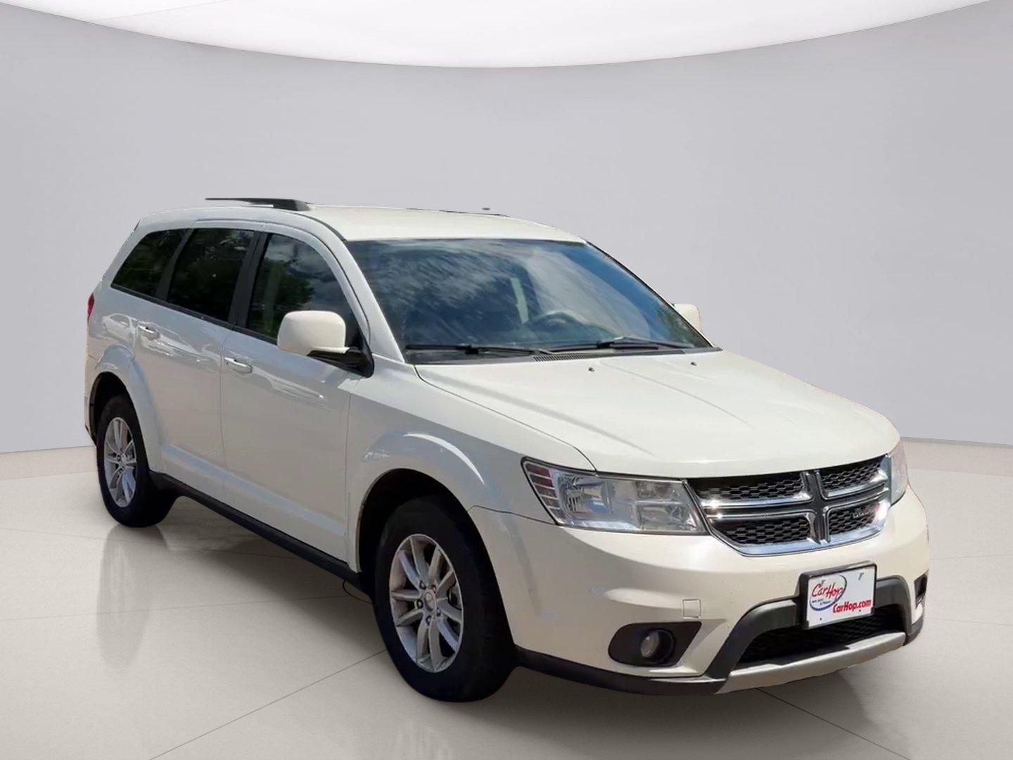 Used 2017 White Dodge SXT image 7