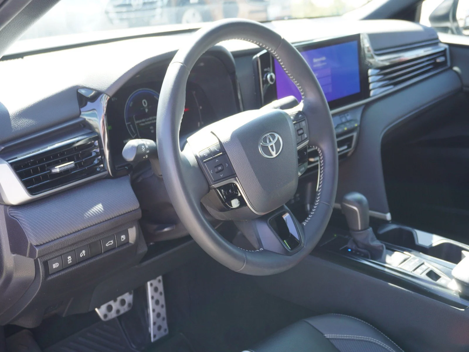Used 2025 Ice Cap Toyota SE image 20