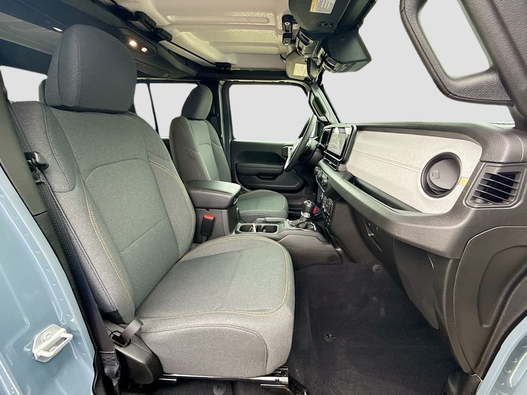 Used 2025 Anvil Clearcoat Jeep Sport S image 27