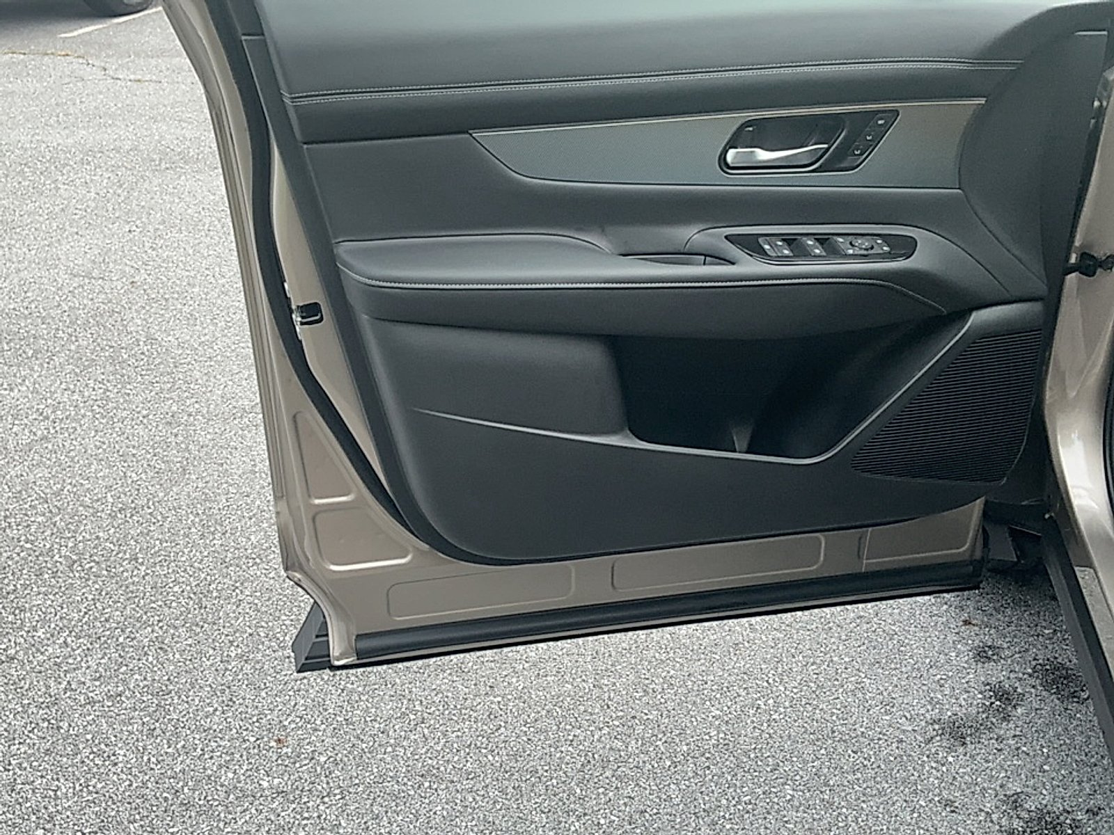 New 2026 Champagne Silver Metallic Nissan SL image 6