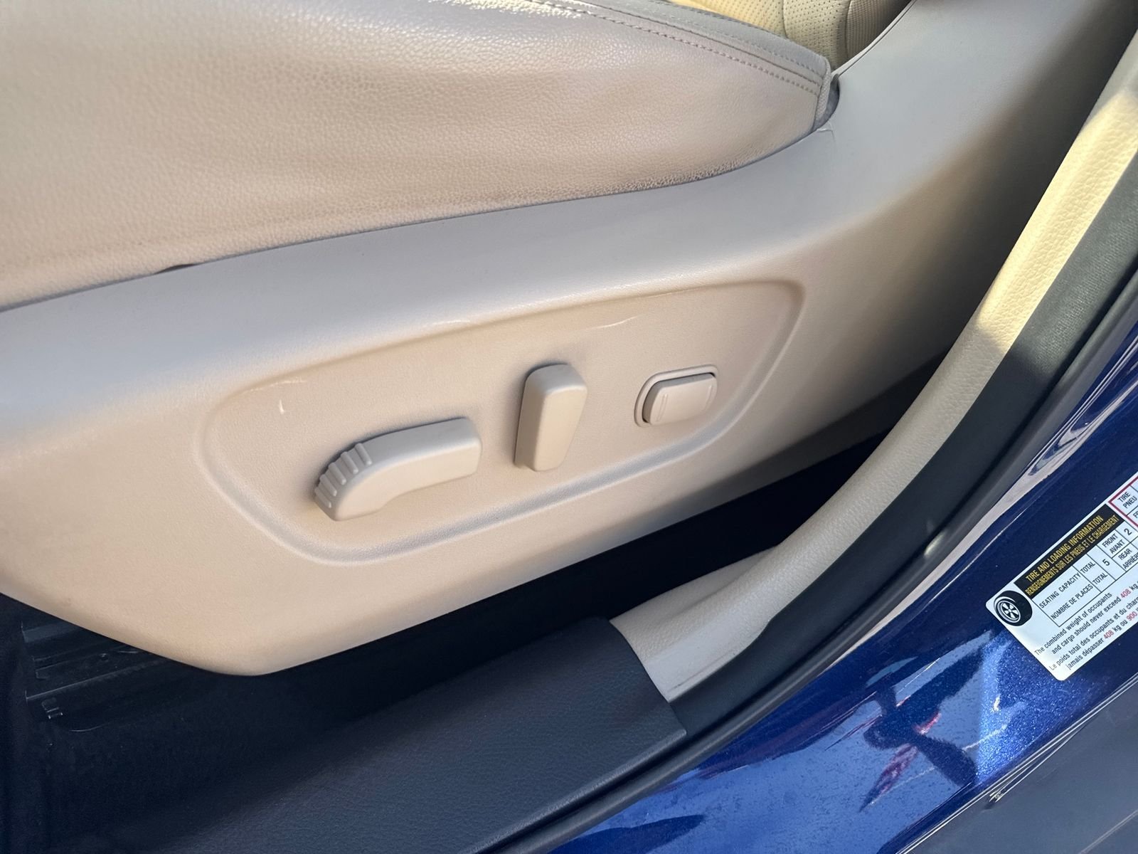Used 2017 Blue Nissan SL image 40