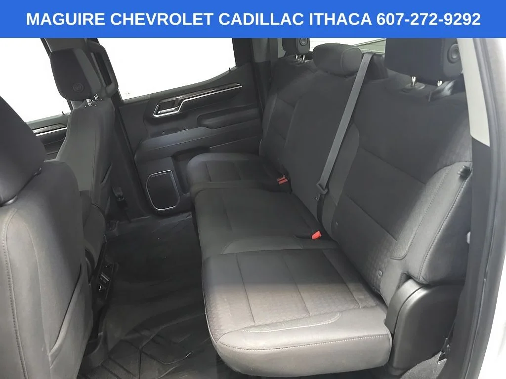 Used 2022 White Chevrolet LT image 31