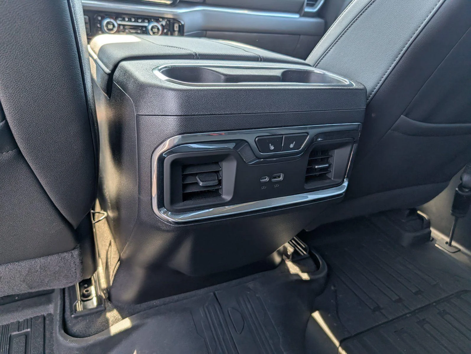 Used 2025 Sterling Metallic GMC SLT image 31