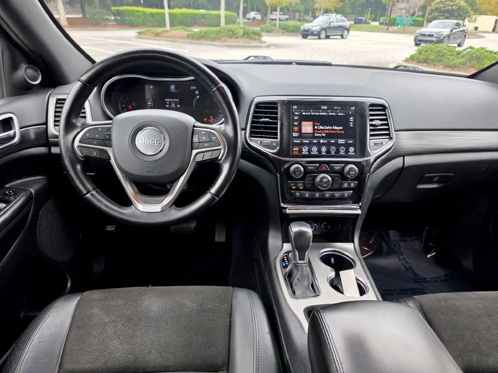 Used 2021  Jeep Laredo X image 23