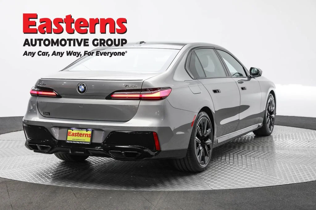 Used 2023 Gray BMW 760i xDrive image 5