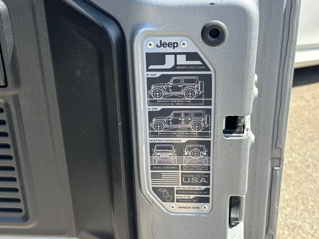 Used 2021 Billet Silver Metallic Clear Coat Jeep Sahara Altitude image 23