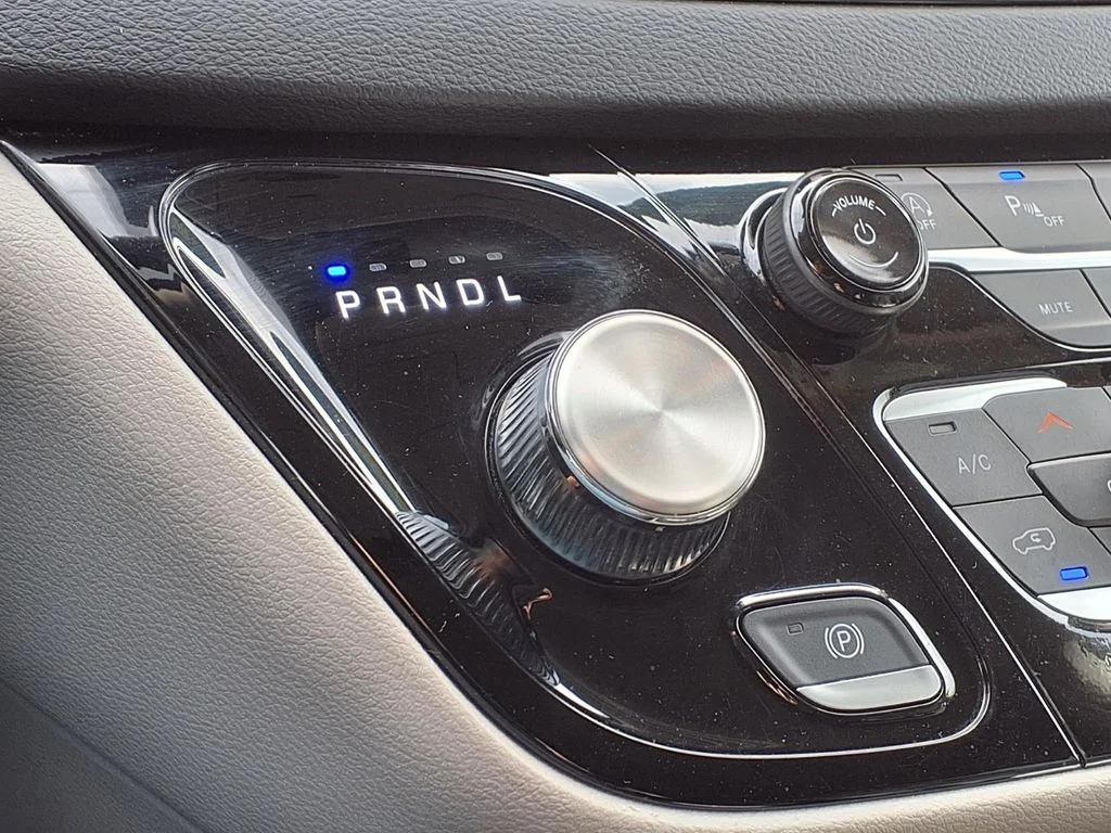 Used 2024 Silver Chrysler Touring L image 27
