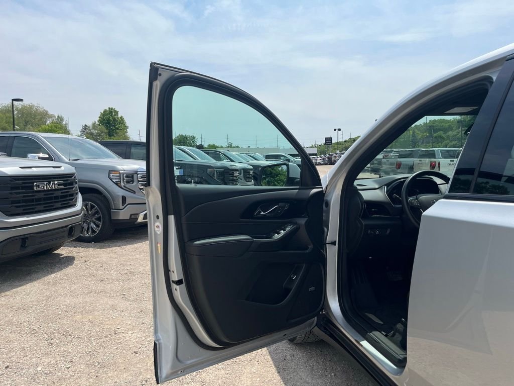 Used 2022 Silver Chevrolet RS image 18