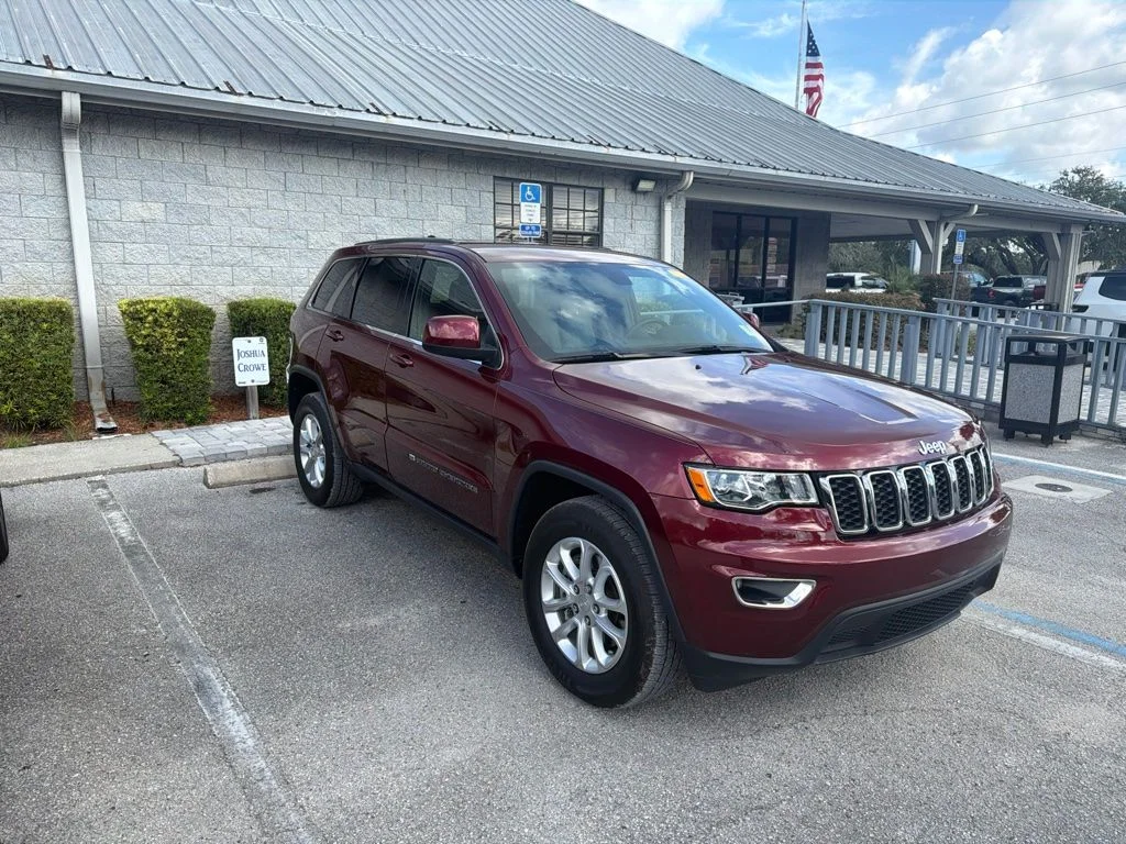 Used 2022 Velvet Jeep Laredo X image 3