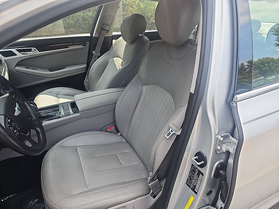 Used 2015 Santiago Silver Hyundai 3.8L image 14